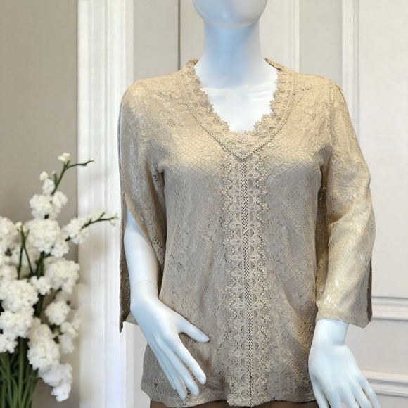 Cable & Gauge Tops - Women's Cable & Gauge Beige Lace Top Size M Slit Sleeve Blouse NWT!